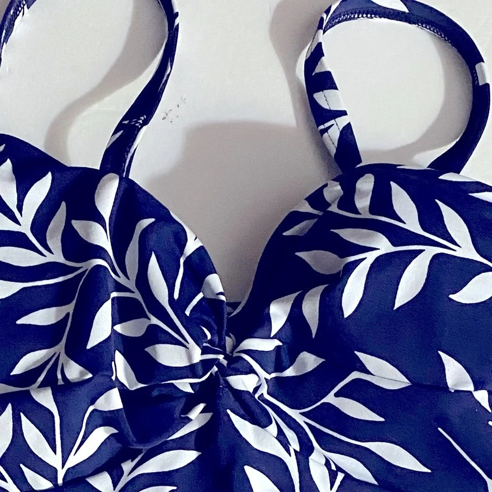 Lands’ End Tankini Twist,Swim Top, Sz 2, Bust 33, 34, Geo,Underwire‌, NWOT